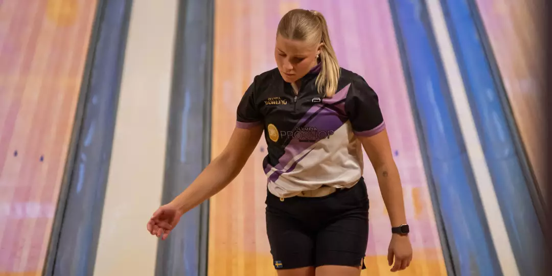 Barnes Leads, Johansson Jumps to 2nd at PWBA Anniversary Open